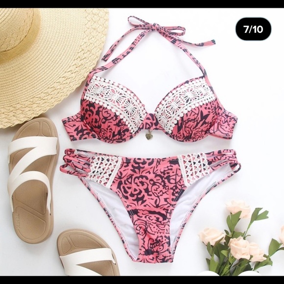 Size M. Padded Bra Swimsuit - Picture 1 of 2